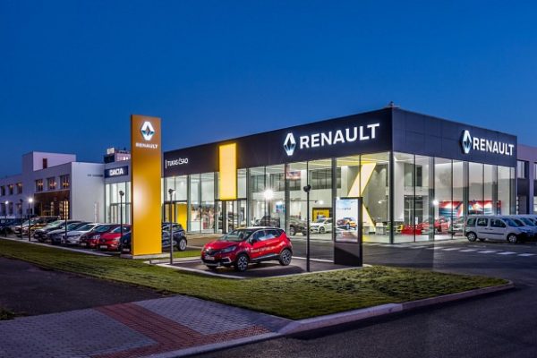 presklená fasáda Renault