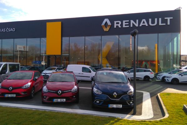 prosklená fasáda Renault Dacia Praha