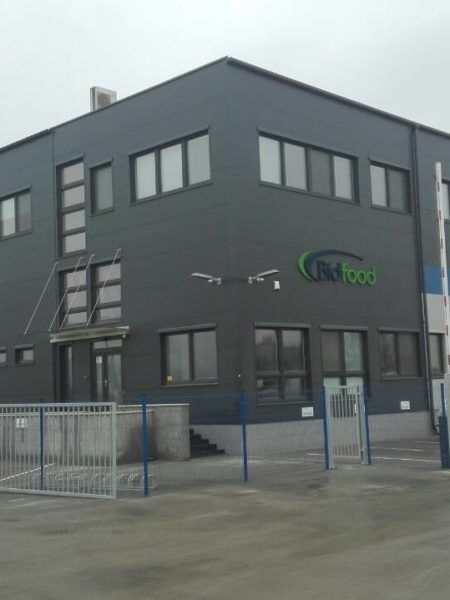 oceľové haly opláštené panelmi