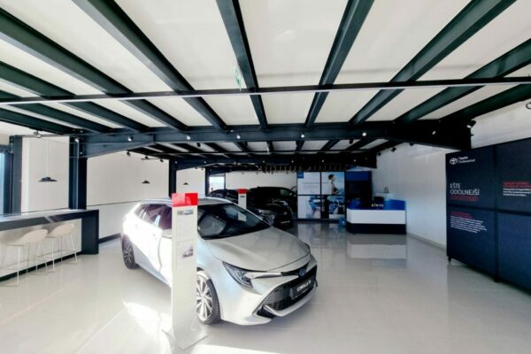 montovana budova pre predaj automobilov