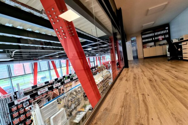 multifunkcna-ocelova-montovana-hala-pre-obchod-predajnu-showroom